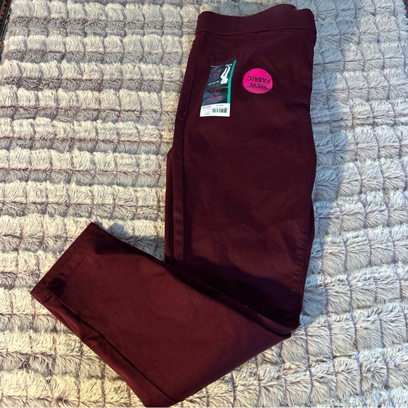 New Women No Boundaries
Raspberry Stretch Pull Up
Jeggings Size XL - Picture 1 of 5